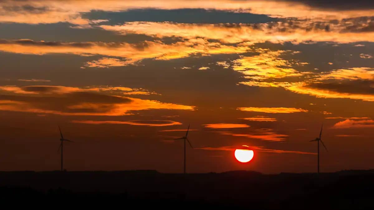 Gedeputeerde Staten gaan Provinciale Staten adviseren om definitief geen toestemming te geven voor het plaatsen van drie grote windturbines bij de Noorder IJplas in Amsterdam, zo’n beetje op de grens met Zaanstad