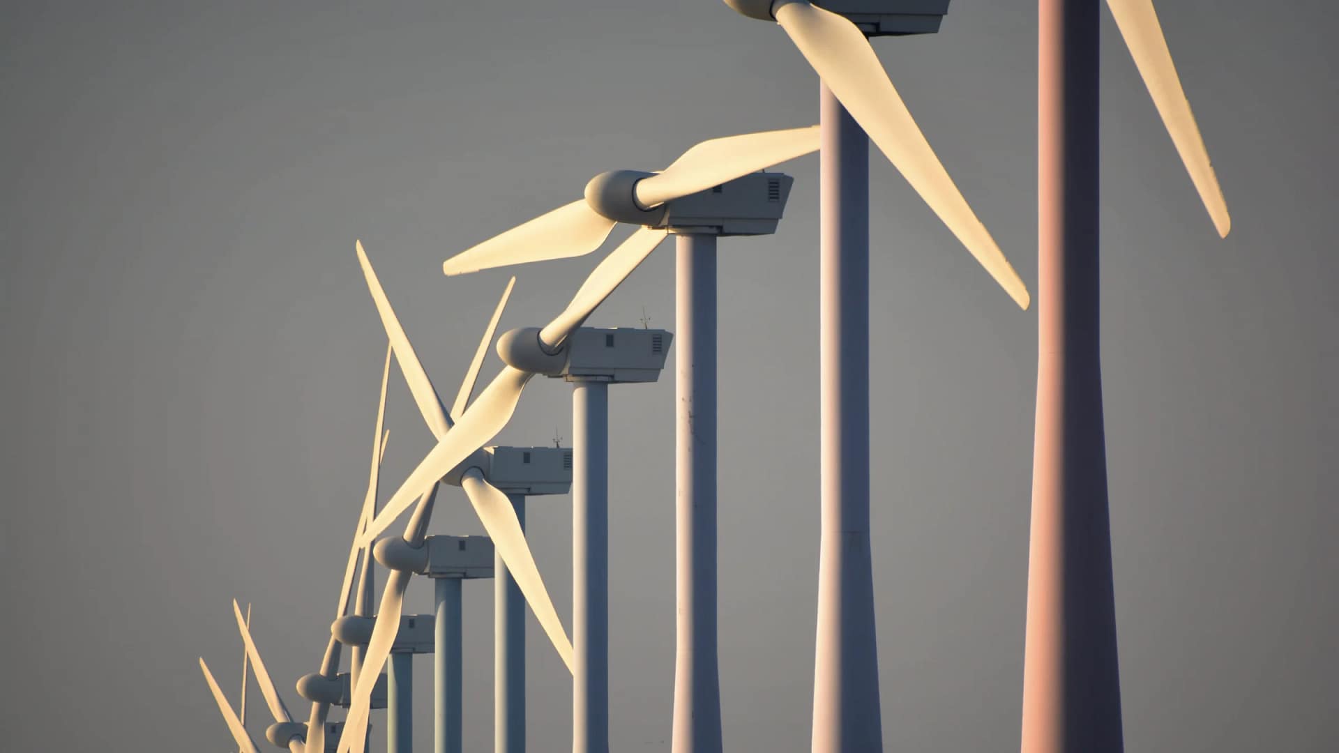 Zaanstad gewaarschuwd voor windlobby: burgers bijzaak Zaanstad gewaarschuwd voor windlobby windmolens: burgers bijzaak